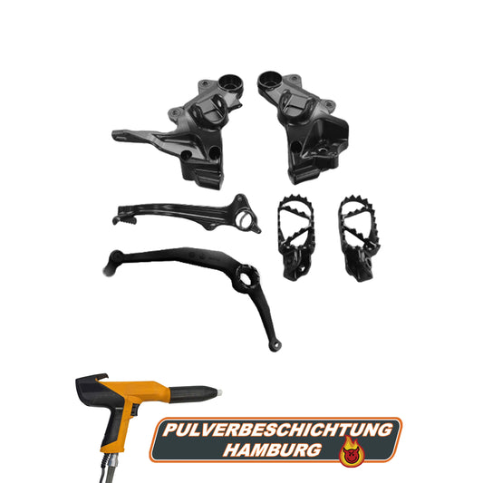 Schwarze pulverbeschichtete vordere Motorrad-Fußrasten, hochwertig beschichtet bei Pulverbeschichtung Hamburg, Detailansicht im Online-Shop